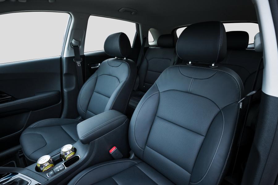 Интерьер Kia Niro 2016 года  (WW) (фото 20 из 40)